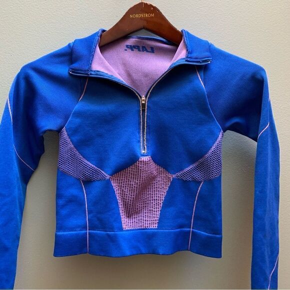 LAPP. 1/4 Zip Crop contour sports top size medium - Picture 2 of 5